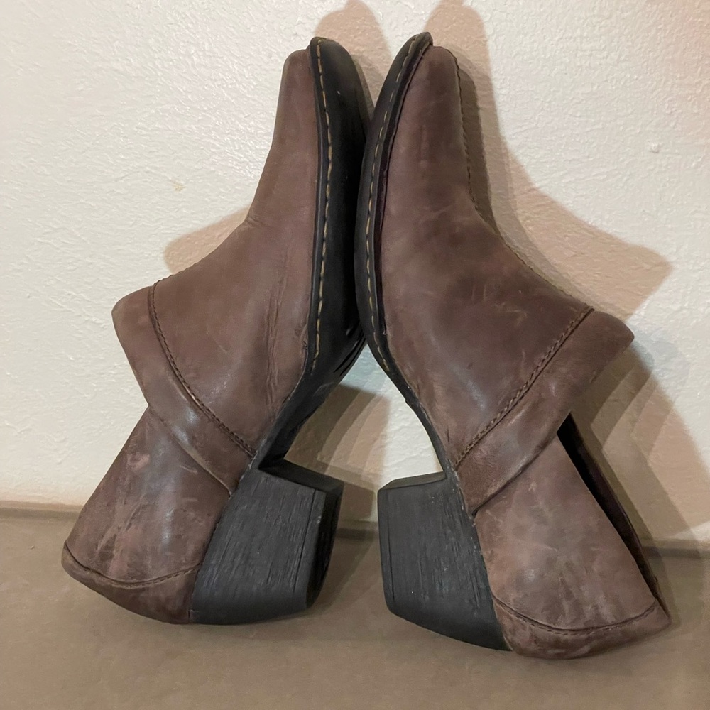 Born Brown Clogs - image 5